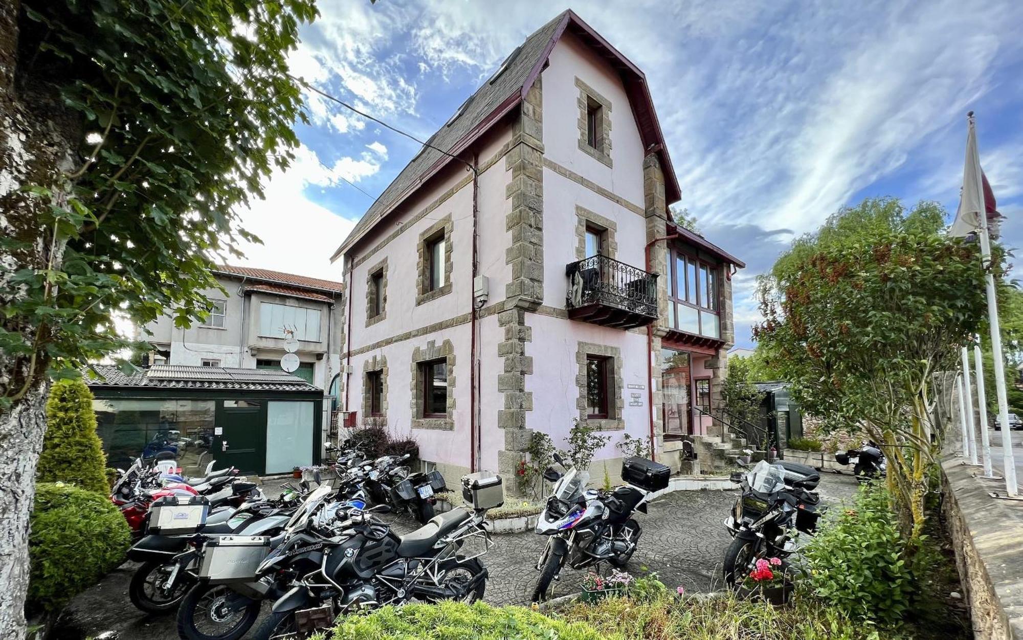Posada Villa Rosa Reinosa Exterior foto